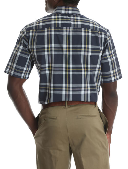 Wrangler Men's Short Sleeve Wrinkle Resistant Plaid Shirt