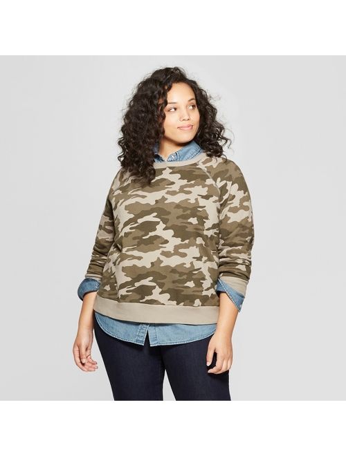 Women's Plus Size Long Sleeve Crew Neck Camo Print Sweatshirt - Universal Thread&#153; Green