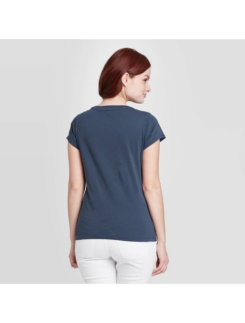 Women's Short Sleeve Crewneck T-Shirt - Universal Thread Navy