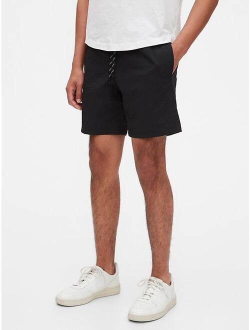GAP Nylon Solid Mid-Rise 7" Weekend Shorts