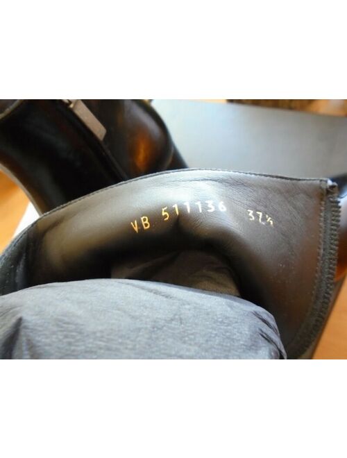 Yves Saint Laurent Saint Laurent YSL Cracked Leather Zip Ankle Boots Size 37.5