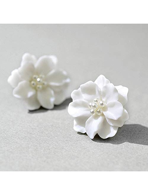 Elegant Resin White Flower Stud Earrings Women Tiny Pearls Floral Earrings Studs Earrings