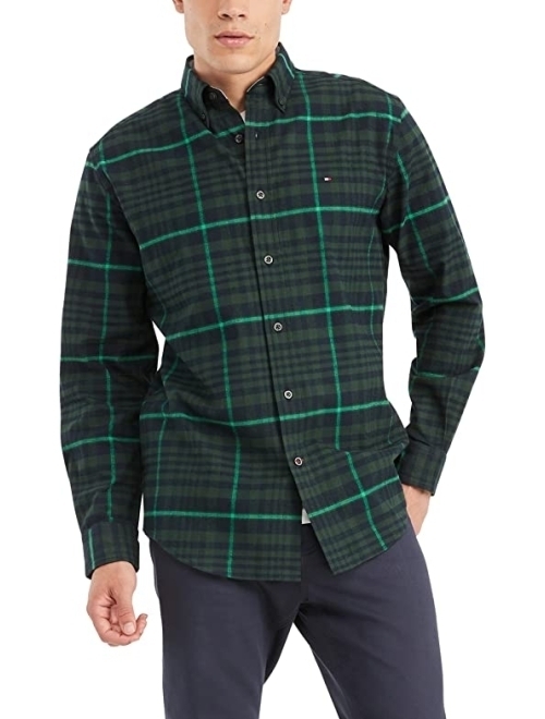 Tommy Hilfiger Men's Long Sleeve Button Down Shirt in Classic Fit