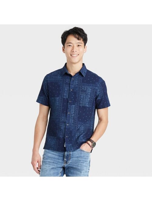 Men's Standard Fit Textured Short Sleeve Button-Down Shirt - Goodfellow & Co™