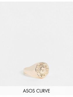 Curve ring with sun in gold tone