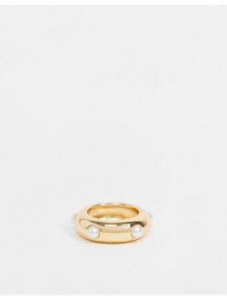 ring with pearl detail in gold tone