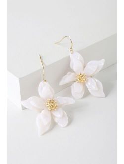 Riya Gold and White Flower Earrings