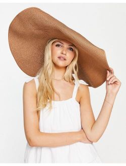 straw oversized hat in brown