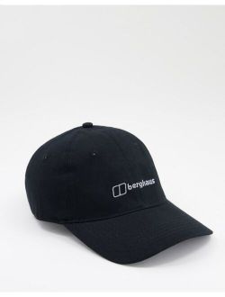 Inflection cap in black