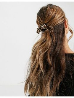 hair claw with bow detail in leopard