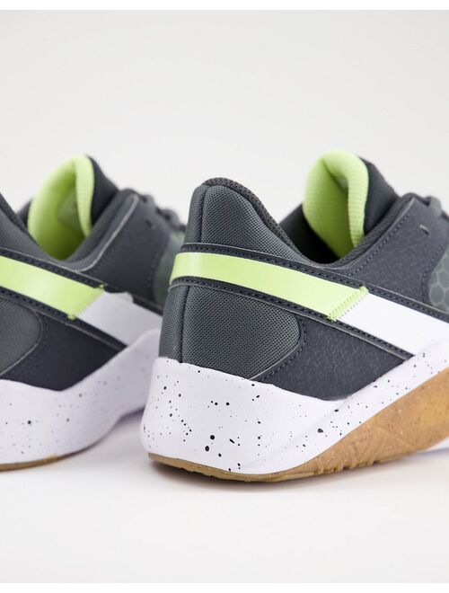 Nike Low Top Training Legend Essential 2 Athletic in gray