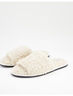 slipper in cream fleece
