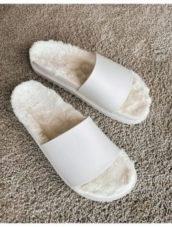 slipper in off white with cozy fur sock