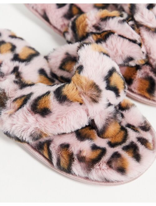 Loungeable faux fur thong detail slippers in leopard print