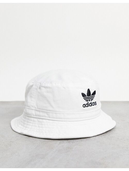 Adidas Originals unisex bucket hat in white
