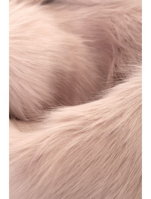 Lulus Demure and Dreamy Blush Pink Faux Fur Stole