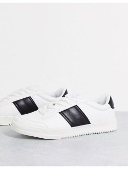 sneakers with side stripe in white