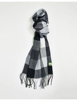 checked scarf in black