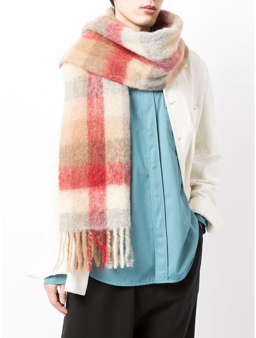 plaid-check knit scarf