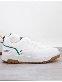 sneakers in white with gum sole