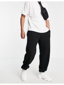 e-waist drawsting oversized sweatpants in black