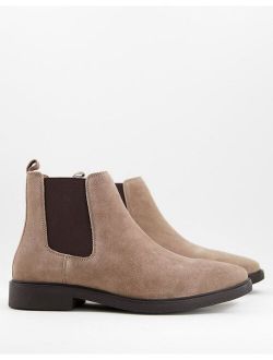 gusset chelsea boots in stone