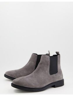 gusset chelsea boots in gray