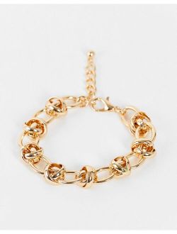 Chain Bracelet With Interlocking Links in Gold Tone