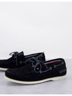 suede boat shoes with laces and flag logo in navy