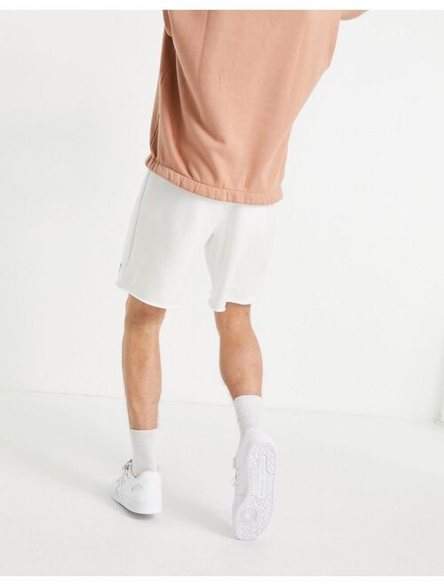 Guess shorts with small logo in cream
