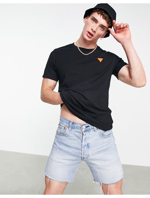 Guess t-shirt in black with small logo