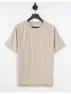 active t-shirt with side taping logo in cream