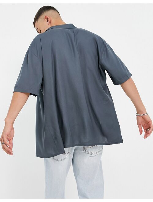 New Look short sleeve shirt with deep revere collar in mid gray
