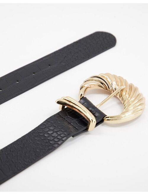 Curve belt with statement gold hardware in black croc