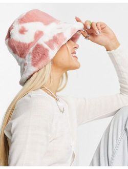 roll back bucket hat in pink cow print