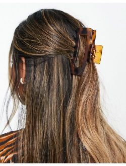 matt claw hair clip in brown tortoiseshell