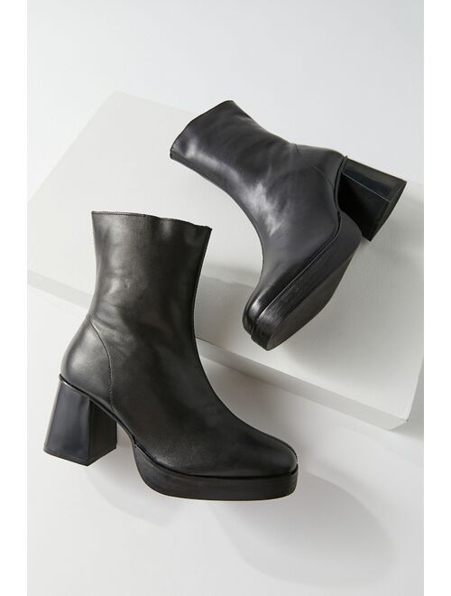 Urban outfitters UO Lara Zip-Up Boot