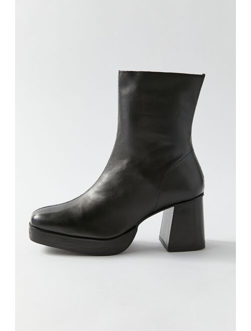 Urban outfitters UO Lara Zip-Up Boot