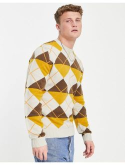 sweater with argyle pattern in brown