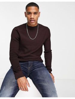 knitted waffle long sleeve pullover sweater in burgundy