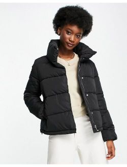 padded puffer jacket in black