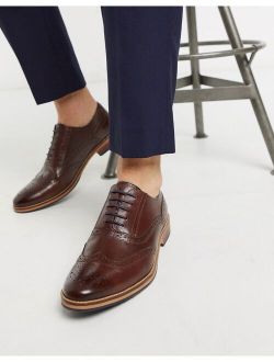 brogue shoes in brown leather with natural sole and color details