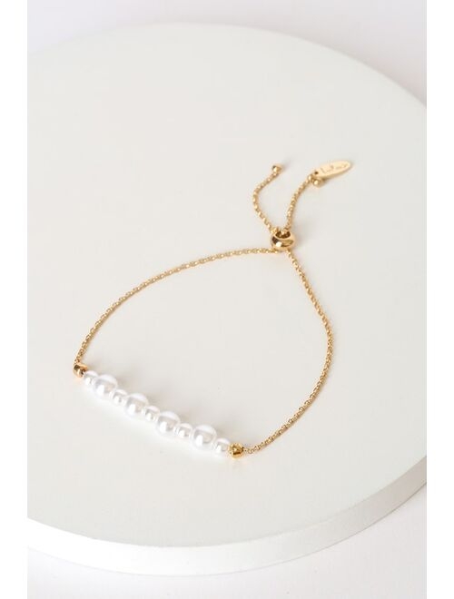 Lulus Classical Beauty 14KT Gold and Pearl Bracelet