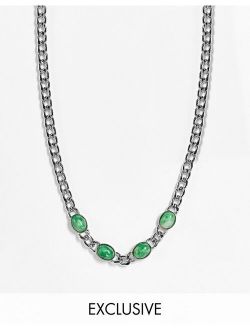 Inspired short necklace with green stones in silver