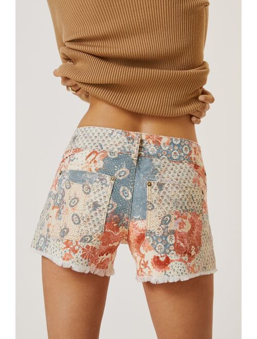 Pilcro Low-Rise Wanderer Printed Shorts