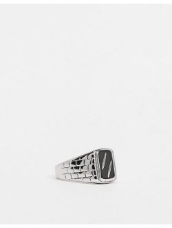 stainless steel signet ring with texture in silver tone