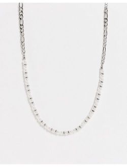 neckchain in half white faux pearl and half silver tone chain