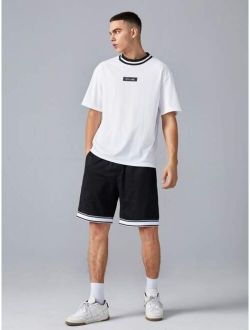 Men Letter Graphic Contrast Striped Tee & Shorts Set
