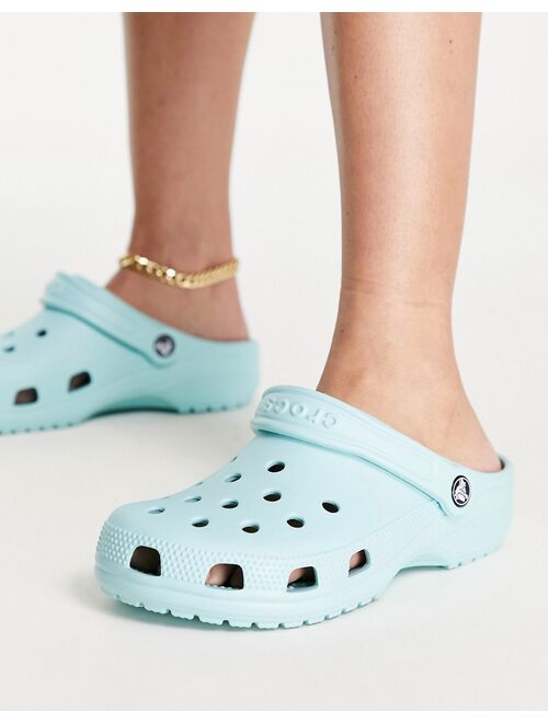 Crocs classic shoe in pure water