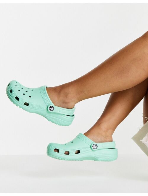 Crocs classic shoes in pistachio